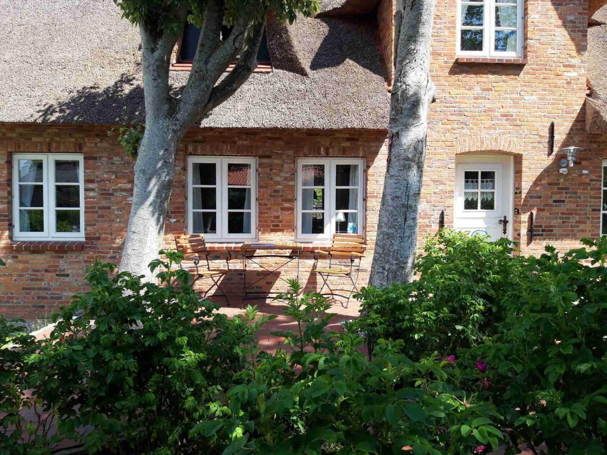 Reetkehlchen Apartment Alkersum Exterior photo