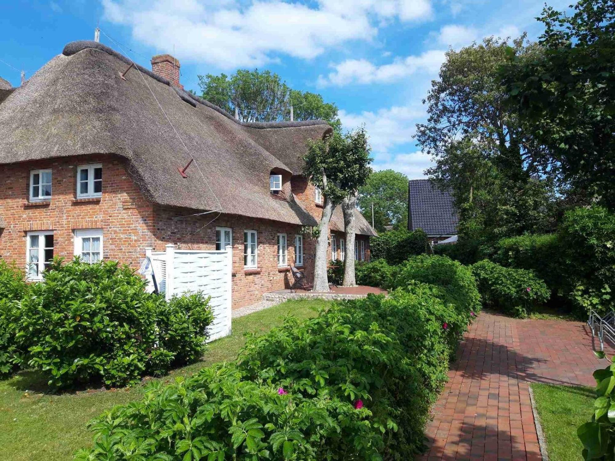 Reetkehlchen Apartment Alkersum Exterior photo