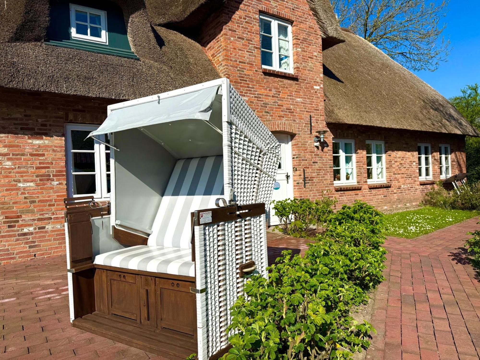 Reetkehlchen Apartment Alkersum Exterior photo